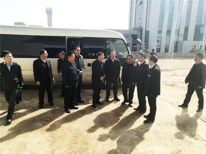 蘭州市委副書記、市長(zhǎng)張偉文一行蒞臨新區(qū)“亞太伊士頓電梯”、“亞太澳泊智能車庫(kù)”、“亞太新能源汽車”